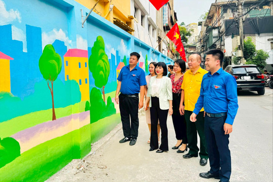 Tuổi trẻ Khương Đình làm đẹp không gian sống bằng tranh tường bích họa