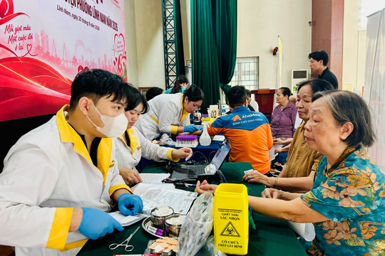 Phường Hoàng Mai lấy mẫu ADN mở hy vọng đón liệt sĩ về quê hương