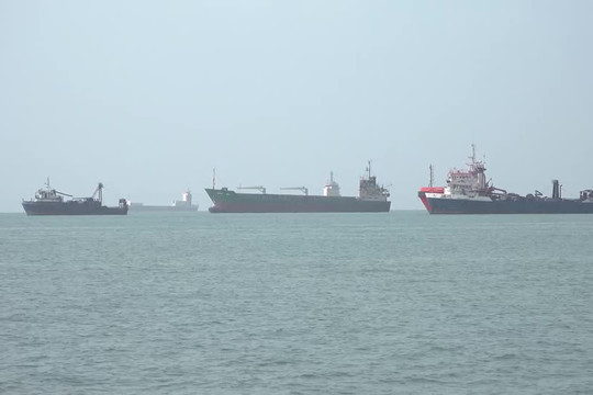 Iran tăng sức ép quân sự tại Eo biển Hormuz