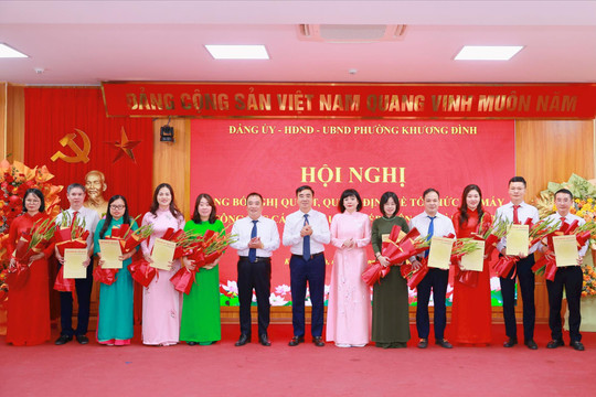 Phường Khương Đình công bố các quyết định về công tác cán bộ