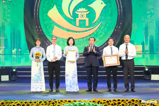 Toàn cảnh lễ trao Giải Báo chí Phát triển văn hoá và Xây dựng người Hà Nội thanh lịch, văn minh năm 2026