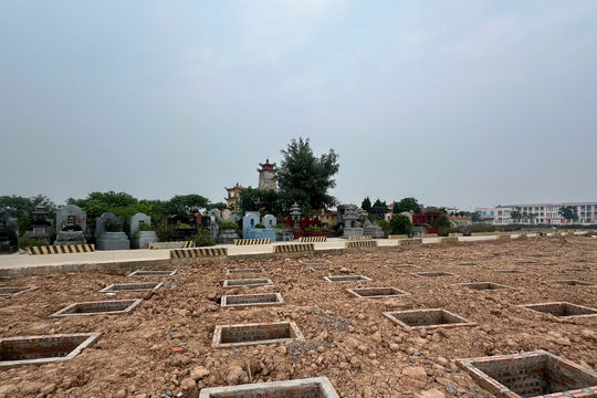 Người dân Thường Tín di chuyển mộ chí phục vụ GPMB dự án Khu đô thị thể thao quốc tế Hà Nội