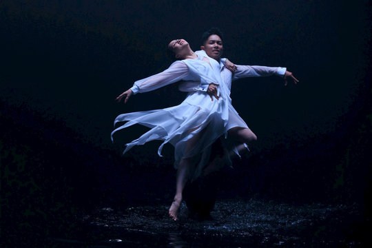 Cặp đôi kiện tướng Dancesport khuấy động MV mới của Lệ Quyên