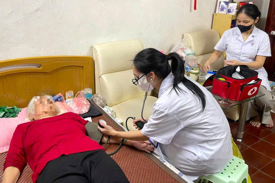Phường Giảng Võ: Khám sức khỏe miễn phí cho người khuyết tật tại nhà
