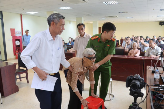 Công an Thủ đô nỗ lực trong "Chiến dịch 500 ngày đêm" tìm lại tên các liệt sĩ