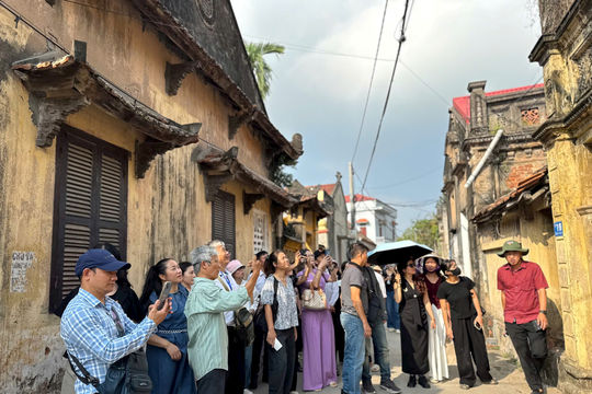 “Đánh thức” tiềm năng du lịch làng nghề Chuyên Mỹ