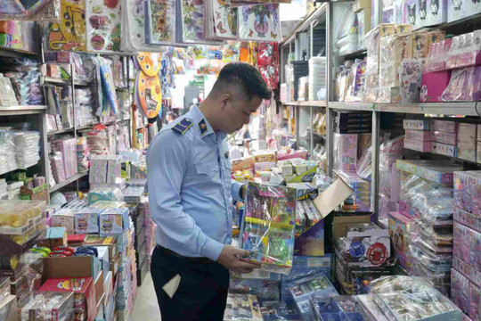 Đồ chơi “bánh bao” nhập lậu: Khi nào người bán bị xử lý hình sự?