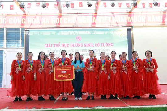 Phường Dương Nội sôi nổi giải thể dục dưỡng sinh và cờ tướng năm 2026