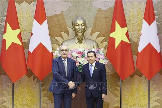 Chủ tịch Quốc hội Trần Thanh Mẫn hội kiến Tổng thống Thụy Sĩ Guy Parmelin