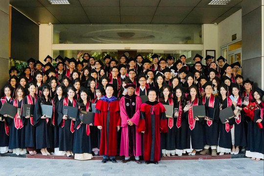 Trường Đại học Kinh tế, Đại học Quốc gia Hà Nội: 279 tân cử nhân UEB-SITE, nhận bằng đại học Hoa Kỳ