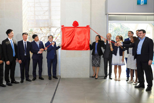 Gắn biển lưu niệm tuyến đường sắt đô thị số 3: Dấu ấn hợp tác Việt Nam - Pháp