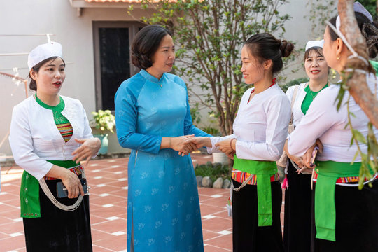 Từ “lắng nghe” đến thấu hiểu và đồng hành cùng phụ nữ
