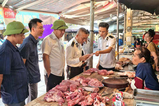 Hà Nội siết kiểm soát thực phẩm từ vùng sản xuất đến chợ đầu mối