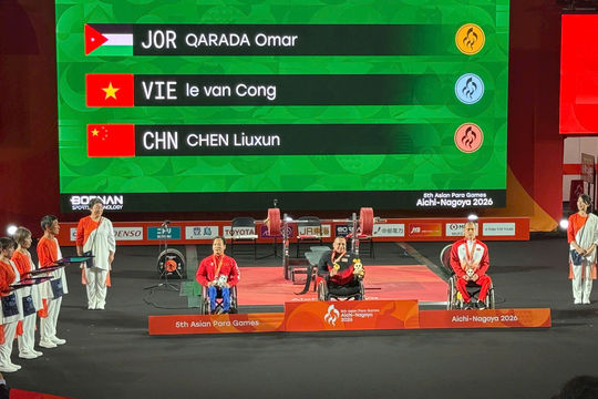 Lê Văn Công giành Huy chương Bạc cho Đoàn Thể thao người khuyết tật Việt Nam