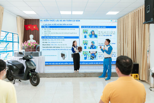 Nâng cao nhận thức an toàn giao thông cho học sinh và phụ huynh miền Trung