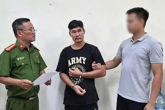 Khởi tố đối tượng chống người thi hành công vụ