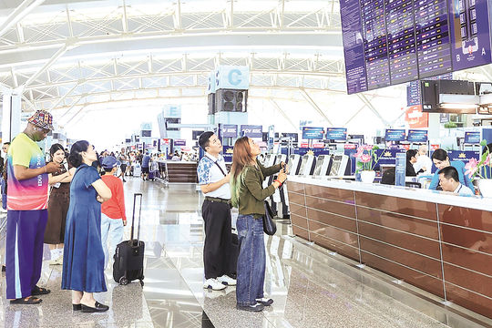 Thị trường vé máy bay Tết: “Nóng” lên từng ngày