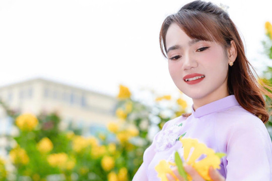 Từ chiếc xe lăn đến những bước đi vì cộng đồng