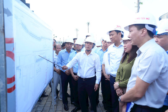 Phó Bí thư Thường trực Thành ủy Nguyễn Trọng Đông kiểm tra các dự án giao thông trọng điểm