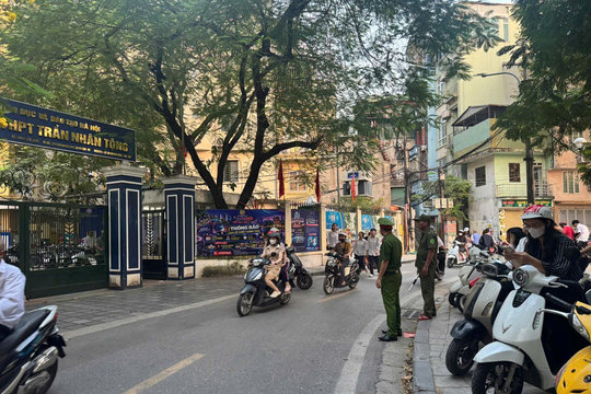 Bài học chủ động "xóa" nút thắt giao thông trước cổng trường giờ tan tầm