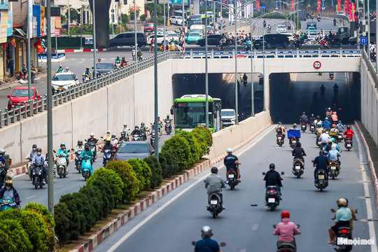 Hà Nội ngày nắng, đêm không mưa