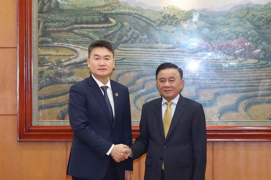 Phát huy vai trò nòng cốt trong giáo dục thế hệ trẻ về truyền thống đoàn kết Việt Nam - Lào