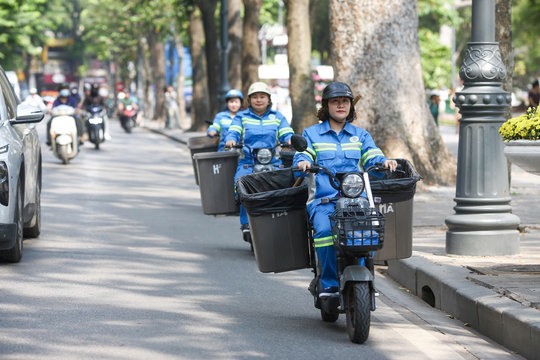 Tiếp sức nữ công nhân môi trường giữ phố phường xanh, sạch, đẹp