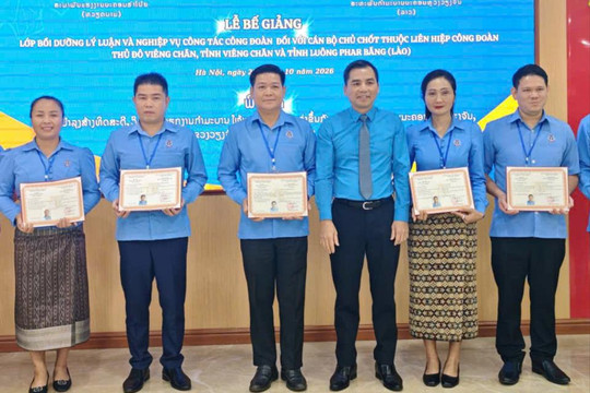 Hà Nội chia sẻ kinh nghiệm hoạt động Công đoàn đến các địa phương của Lào