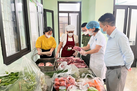 Xã Kiều Phú: Quyết liệt siết chặt an toàn thực phẩm bữa ăn bán trú cho trẻ mầm non