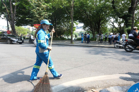 Bảo vệ sức khỏe, nâng cao hạnh phúc cho nữ công nhân môi trường