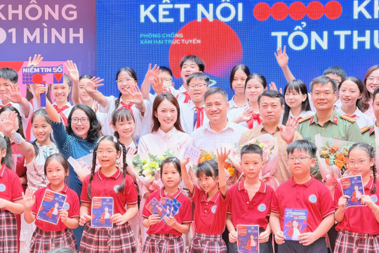MC Khánh Vy cùng học sinh Hà Nội lan tỏa chiến dịch “Không một mình 2026”