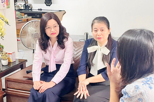 Đại diện Bộ Giáo dục và Đào tạo thăm hỏi cô giáo bị nam sinh hành hung