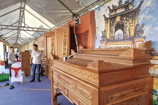 Rộn ràng lễ hội vinh danh làng nghề truyền thống