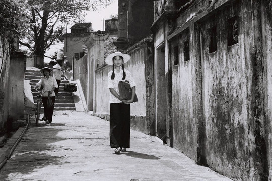 “Truyện cổ tích cho tuổi 17”- Chuyện tình trong trẻo giữa những năm tháng chiến tranh