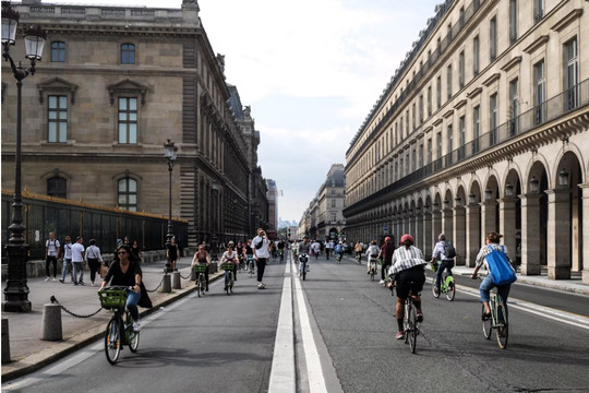 Paris chuyển mình trên hành trình xanh hóa đô thị