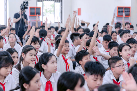 Sôi nổi “Phiên tòa giả định” tuyên truyền pháp luật học đường tại xã Ứng Thiên