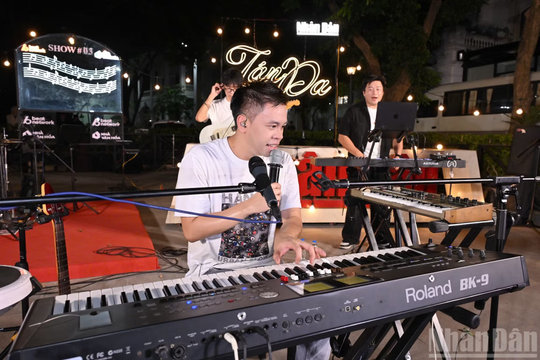 Tán Đa Show #03 bên hồ Hoàn Kiếm: Những thanh âm tháng 10 tôn vinh phụ nữ