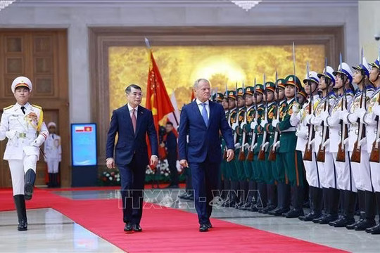 Thủ tướng Lê Minh Hưng chủ trì lễ đón chính thức Thủ tướng Cộng hòa Ba Lan
