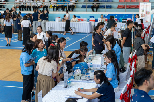 Hà Nội hướng tới bảo đảm sàn an sinh tối thiểu cho 100% người dân