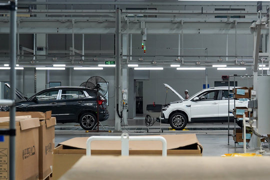 Ô tô nhập khẩu tăng mạnh tạo sức ép lên sản xuất trong nước