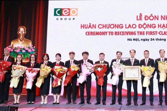 Tập đoàn CEO đón nhận Huân chương Lao động hạng Nhất