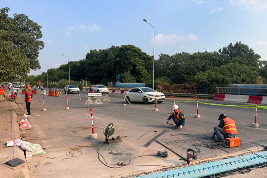 Đẩy nhanh tiến độ sửa chữa loạt cầu vượt trên Đại lộ Thăng Long