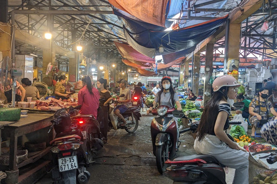 Mỏi mắt tìm chỗ để xe, nhà vệ sinh ở chợ truyền thống