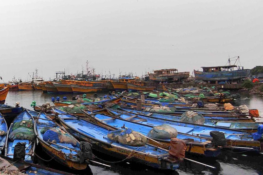 Ấn Độ sơ tán hàng chục nghìn người trước khi bão Arnab đổ bộ