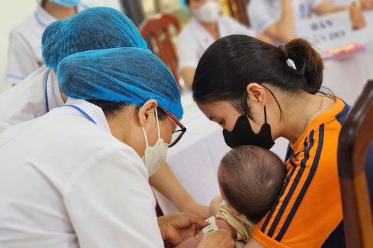 Hỗ trợ gia đình có hai con gái - Tránh biến thành tích thành thước đo giá trị