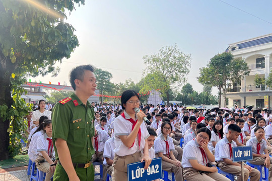 Quang Minh: Các trường học nâng cao chất lượng sinh hoạt dưới cờ