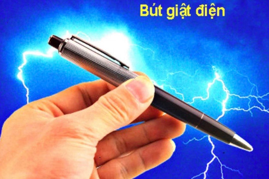 Bút giật điện, dao ngụy trang: Hiểm họa ngay trong cặp sách