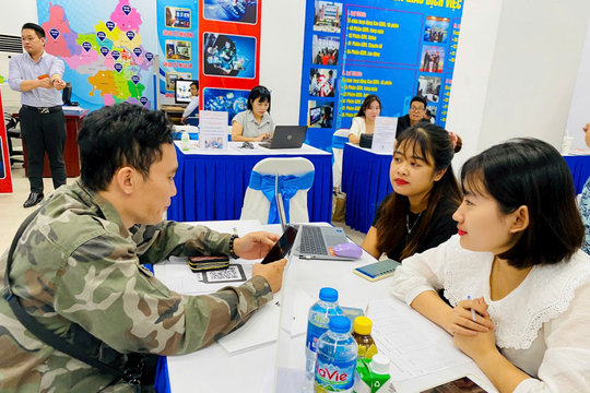Lao động trung niên trước áp lực tìm việc làm mới