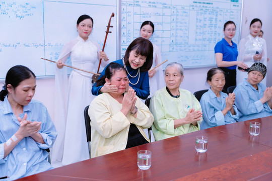 Để yêu thương cất lời nơi giường bệnh