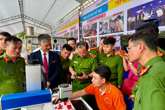 Khai giảng khóa đào tạo nghề đầu tiên dành cho nhóm đối tượng đặc thù